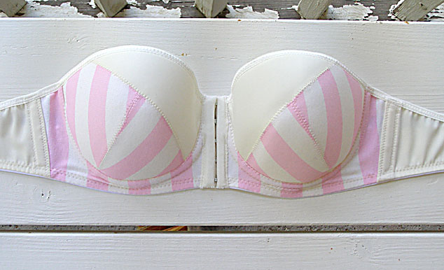 DISTRACTION Underwire Bra. Size 38C, Colour: White. Buyers Note - Discount  Auction
